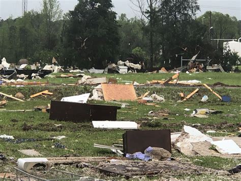 Easter Storms Sweep South Killing At Least 6 In Mississippi Cbs 42
