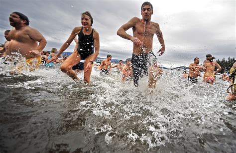 Hundreds Take Plunge In Chilly Lake Coeur D Alene The Spokesman Review