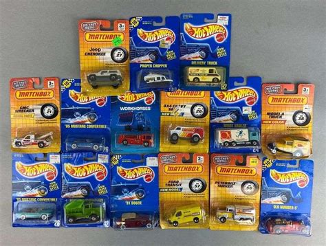 Group Of 15 Assorted Hot Wheels And Matchbox Die Cast Vehicles