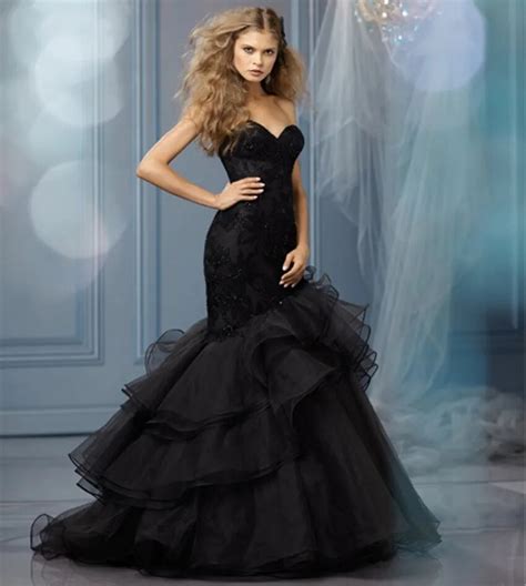 Gothic Style Vintage Black Wedding Dresses Sweetheart Beaded Lace
