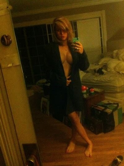 Toutes les photos volées de Brie Larson nue et seins nus Whassup