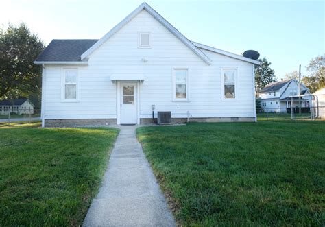 325 Clinton St Maumee Oh 43537 House Rental In Maumee Oh