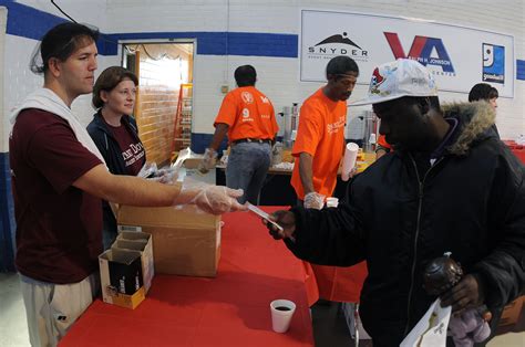 Service Members Unite To Help Homeless Vets Joint Base Charleston News