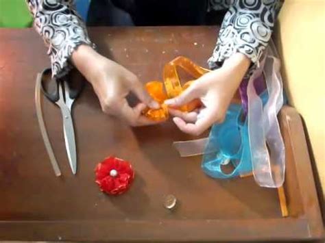 Kebanyakan menggunakan kombinasi antara melipat, menggulung, dan memotong, dan beberapa lainnya menggunakan jahitan. Cara Membuat Bros Pita Organdi Kuning - YouTube