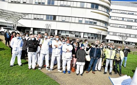 À Lorient Une Minute De Silence Pour Sauver Lhôpital Public Le