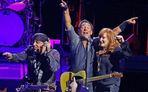 Bruce Springsteen David Bowie Tribute Highlights River Tour Opener