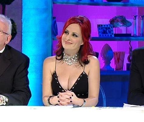 Pin By Peycos K On Carrie Grant Carrie Grant Hottest Celebrities Celebs