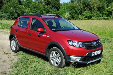 Upmarket in the sense that it comes with more features as standard, plus a raised ride height and beefier styling over the standard dacia sandero. Dacia Sandero TCe 90 Easy-R Stepway Laureate - Lepiej niż ...