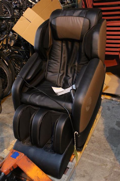 Renew Zero Gravity Massage Chair By Brookstone Property Room