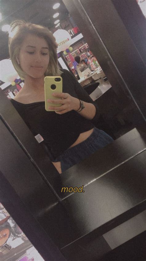 Pin By Fanny Idiaquez On Me Freestyle Mood Mirror Selfie