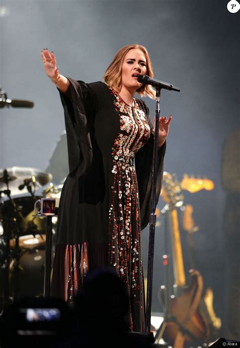 Adele Au Glastonbury Festival En Juin 2016 Purepeople