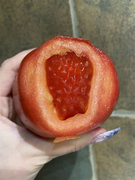 The Inside Of A Tomato Looks Like A Strawberry Rmildlyinteresting