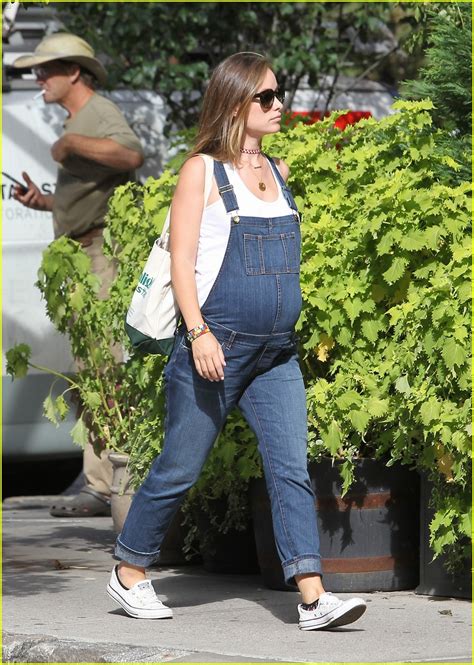 Photo Olivia Wilde Shows Off Baby Bump In Cute Overalls 08 Photo
