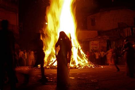 A Holi Fire In Ahmedabad Photostory Youth Ki Awaaz