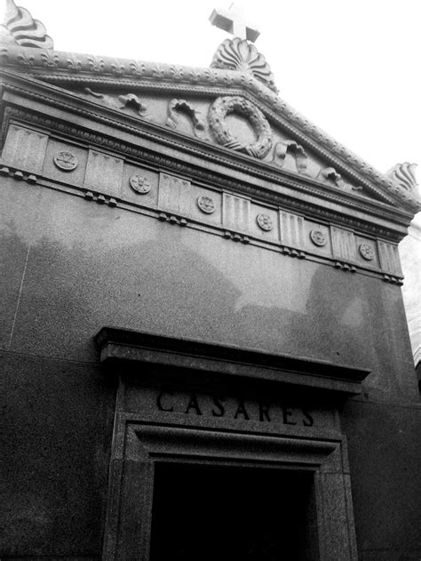 Boveda De La Familia Casares En Cementerio De La Recoleta Buenos
