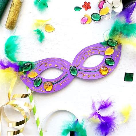 Create Your Own Mardi Gras Mask