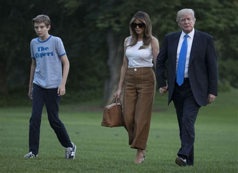 Barron trump is the only child of melania and donald trump. Barron Trump'ın giydiği tişört satış rekoru kırdı
