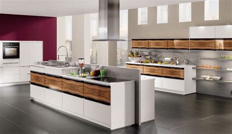 La pauta a la hora de decorar una cocina moderna es la misma que la de cualquier otro espacio de la casa. Tips para Decorar Cocinas Modernas