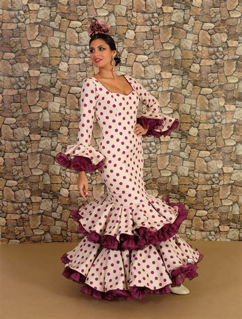 Trajes De Flamenca 2020 Diseños Ana Barroso En 2020 Traje Flamenca Niña Vestidos Bonitos