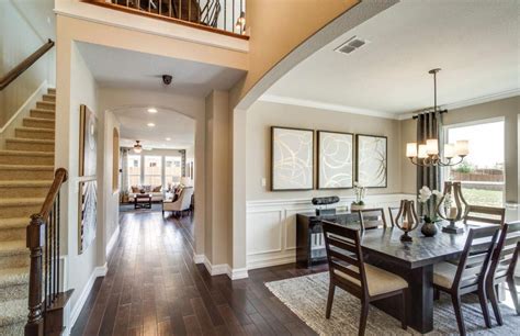 Two Story Foyer Makes A Grand Entrance Foyerdecorating