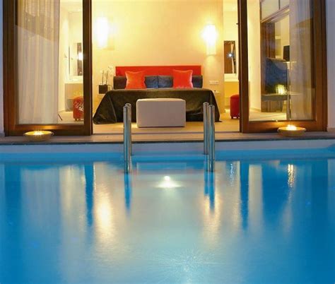 Maybe you would like to learn more about one of these? 20 Awesome Bedroom With Pool Designs
