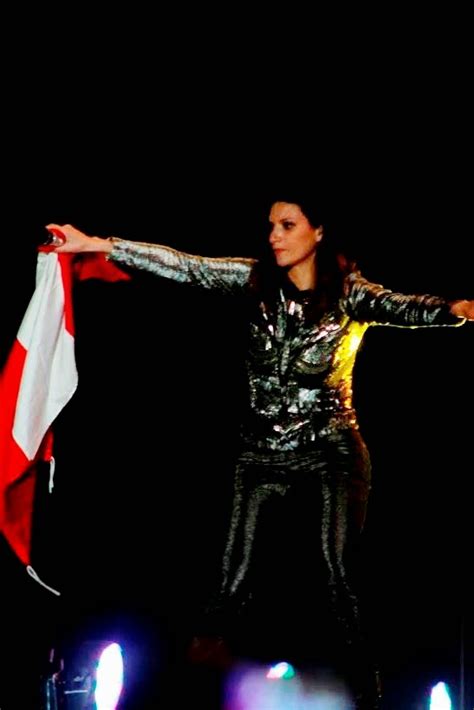 Ojos Que Sí Ven Laura Pausini CautivÓ A Los Asistentes De La Feria Del