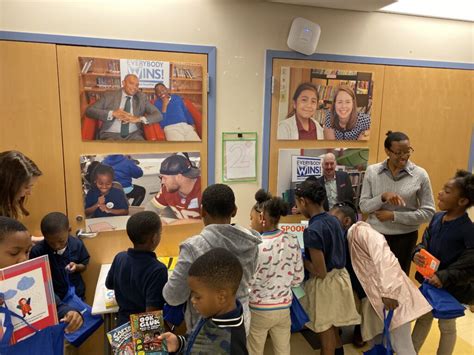 Everybody Wins Dc Expands Shared Reading Programs To Walker Jones