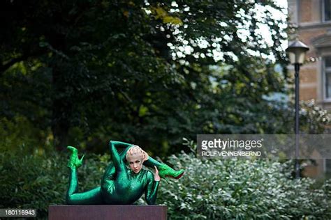 Zlata Contortionist Photos And Premium High Res Pictures Getty Images