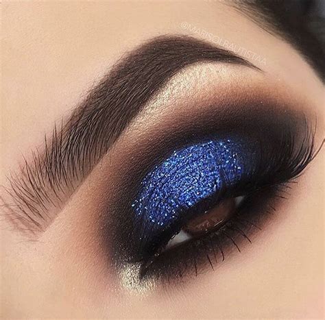 Blue Smokey Eye With Glitter Maquillaje Ojos Azules Maquillaje Ojos Dorados Y Maquillaje De