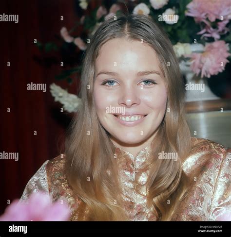 Michelle Phillips 1960s Hi Res Stock Photography And Images Alamy