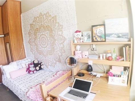 19 Seriously Gorgeous Dorm Rooms At Ucla College Dorm Decorations Dorm Room Diy College Girl
