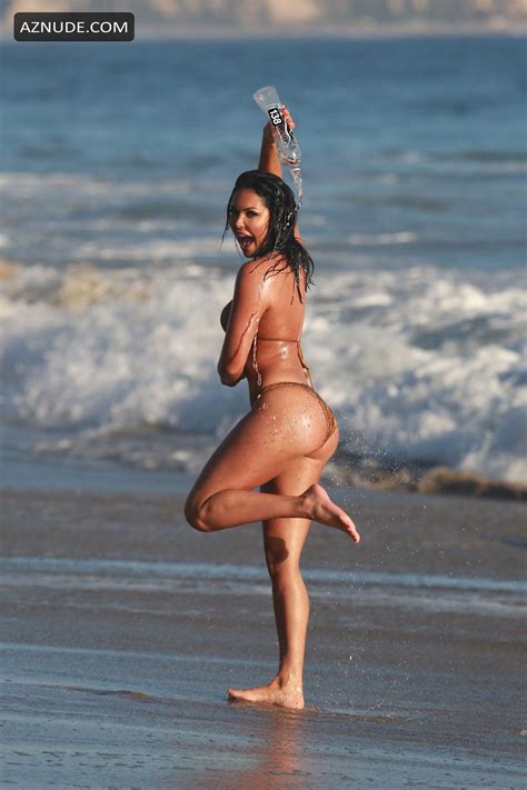 Jessica Cribbon Sexy Shows Off Her Amazing Bikini Body On