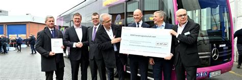 Mercedes Benz Ecitaro Wiesbaden Nimmt Erste Elektrobusse In Betrieb