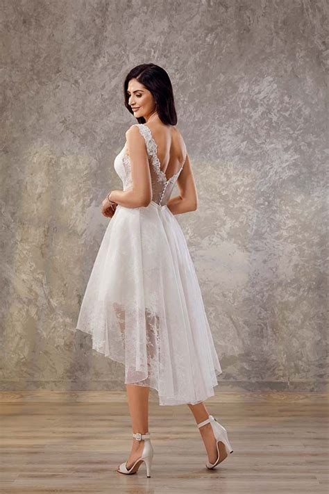 Sie können zwischen langen oder kurzen brautkleidern, strandhochzeitskleidern, brautkleidern in übergrößen. Brand-Moden | Standesamtkleid Spitze | Kleid hochzeit ...