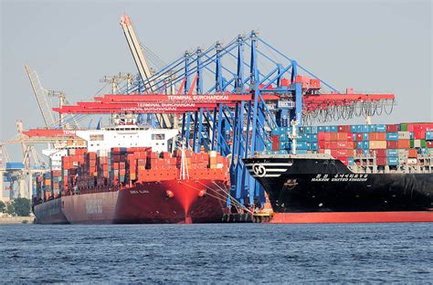 The family, friends, and loved ones of fire captain troy buzzell are deeply saddened by his. bildarchiv-hamburg.com: Foto „Schiffe im Hamburger Hafen ...