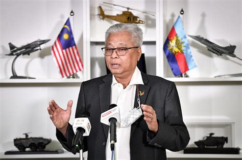 Datuk seri ismail sabri yaakob has rubbished talks that politicians returning from sabah were the defence minister datuk seri ismail sabri yaakob said its ministry is considering three options in. Ismail Sabri: Kerajaan mahu KKM membuat pengumuman awal ...