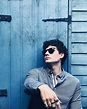 Aneurin Barnard su Instagram: "Chilling in Blue with @ragandbone # ...