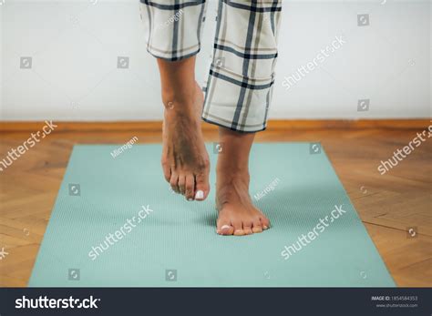 31056 Standing On One Feet Images Stock Photos And Vectors Shutterstock
