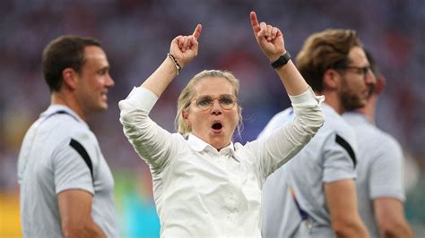Euro 2022 Lionesses Coach Sarina Wiegman Reveals Why She Kissed Wristband Throughout Final Uk