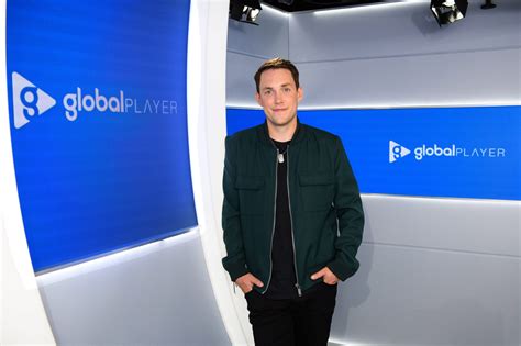 Global Signs Leading Broadcaster And Producer Chris Stark Global