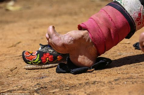 Elderly Chinese Villagers Show Off Their Bound Feet Daily Mail Online