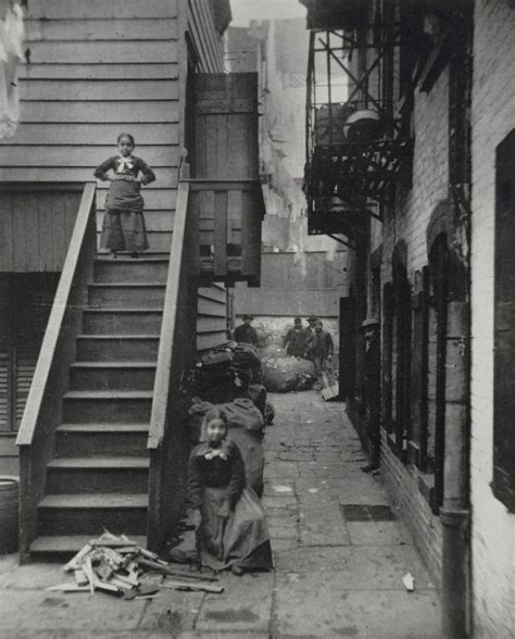 42 Incredible Vintage Photographs That Capture Slum Life In New York