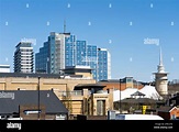 Línea de cielo de Basingstoke con Skyline Plaza y Churchill Place pisos ...