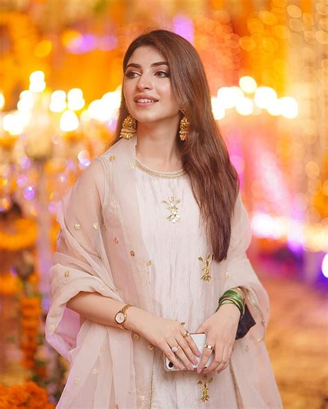 Kinza Hashmi Pics On Instagram Kinza Hashmi Latest Pics 20202021