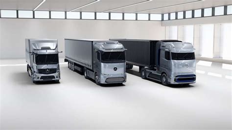 Daimler Trucks Fuel Cell Konzept und Akku Laster für Fernverkehr