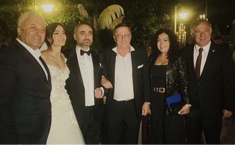 İsmail saymaz, gazetecilik mesleği dışında çeşitli haber kanallarındaki tartışma programlarına da katılmaktadır. İsmail Saymaz ile Şeyda Sayar evlendi