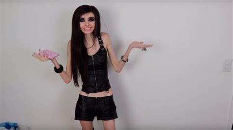 Piden Cerrar El Canal De Una Youtuber Por Inducir A La Anorexia Eldocetv