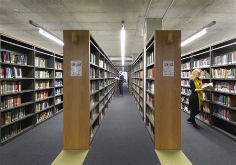 Une bibliothèque féministe, menacée de disparaître à Paris ...