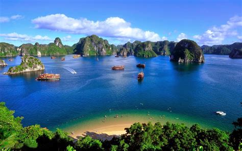 Vietnam Halong Bay 0543681