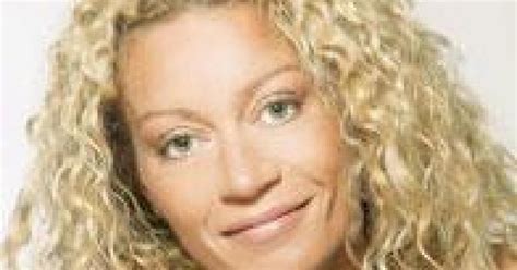 Raphaëlle dess, candidate de la nouvelle star 5. La prof de la Star Ac, Raphaëlle Ricci défile pour E ...